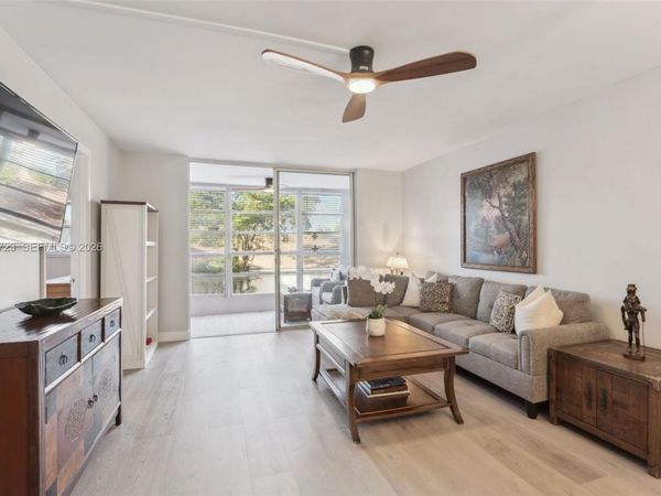 2600 W Sunrise Lakes Dr, Unit 209, Sunrise, FL 33322