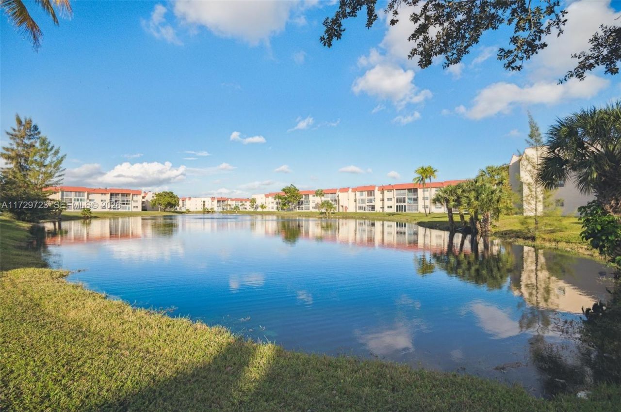 2600 W Sunrise Lakes Dr, Unit 209, Sunrise, FL 33322 Photo