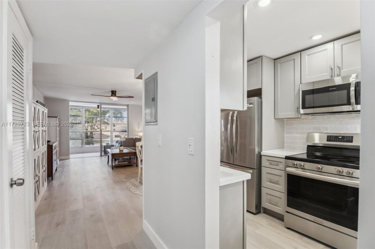 2600 W Sunrise Lakes Dr, Unit 209, Sunrise, FL 33322 Photo