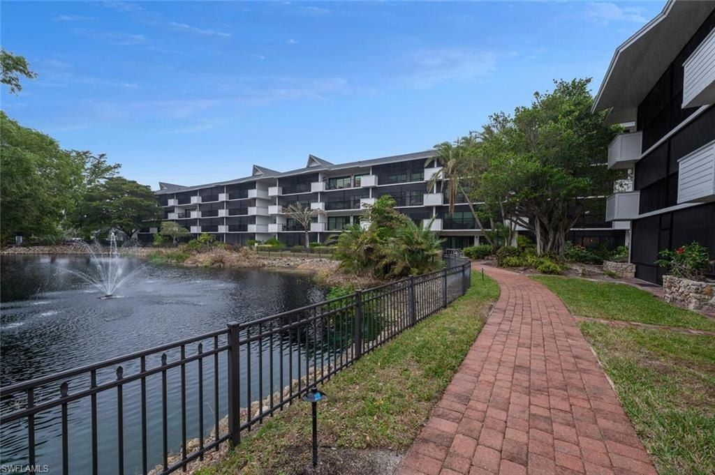 600 Neapolitan Way, Unit 248, Naples, FL 34103 Photo