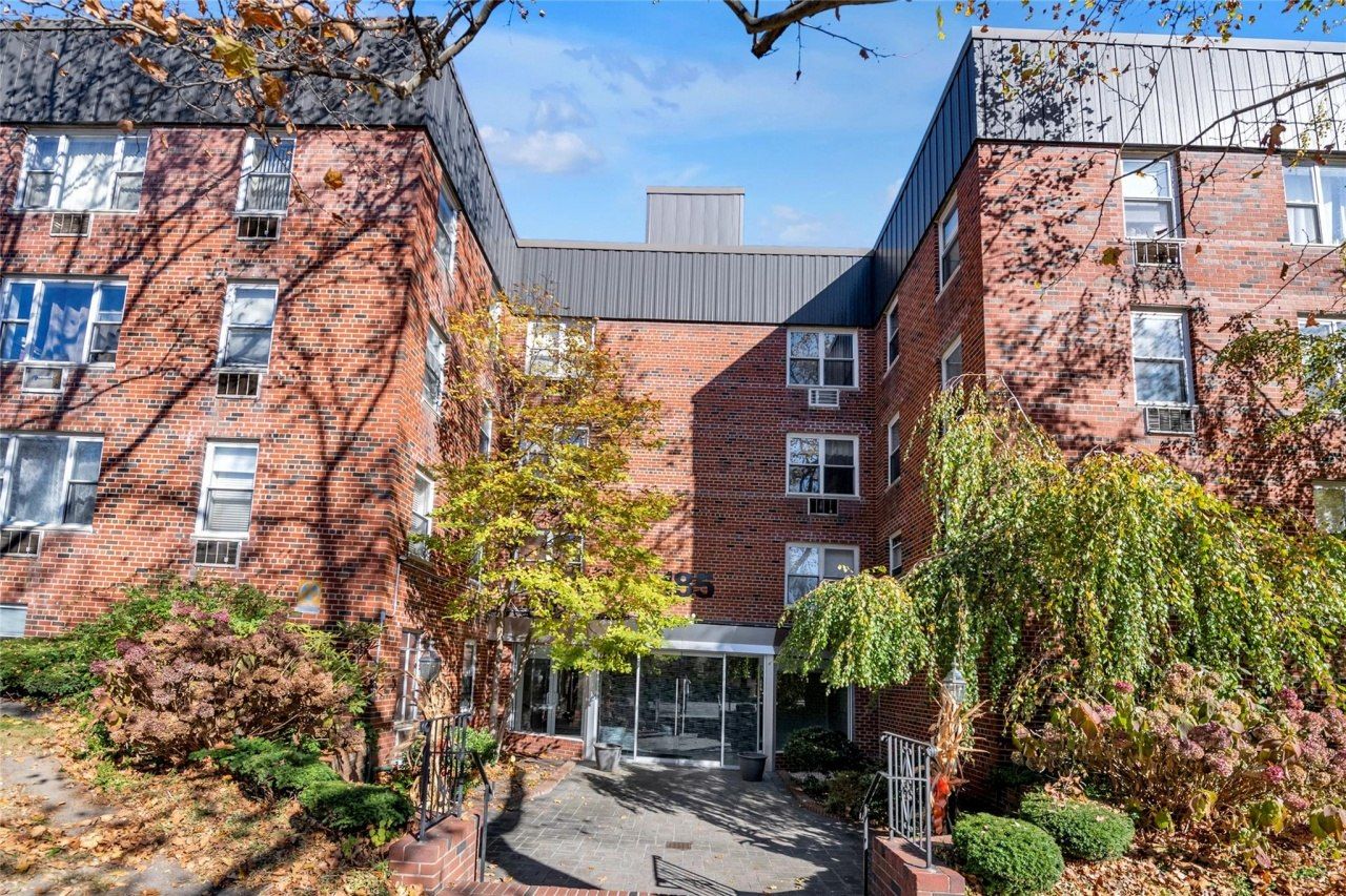 185 S. Middle Neck Road, Unit 1G, Great Neck, NY 11021 Main Photo