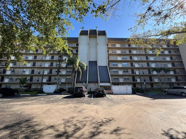 3300 W Rolling Hills Cir, Unit 102, Davie, FL 33328