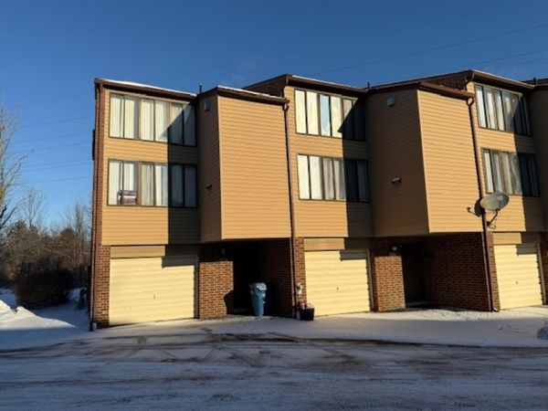 2115 Penguin Ave, Akron, OH 44319