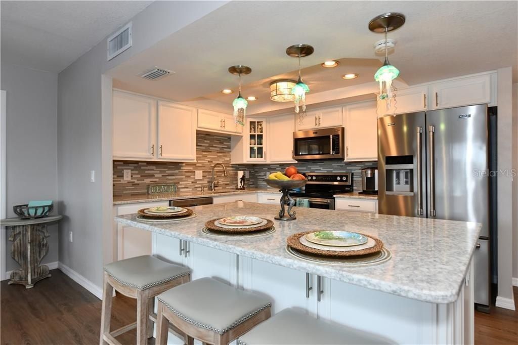 800 Benjamin Franklin Drive, Unit 403, Sarasota, FL 34236 Photo