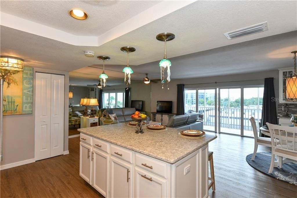 800 Benjamin Franklin Drive, Unit 403, Sarasota, FL 34236 Photo