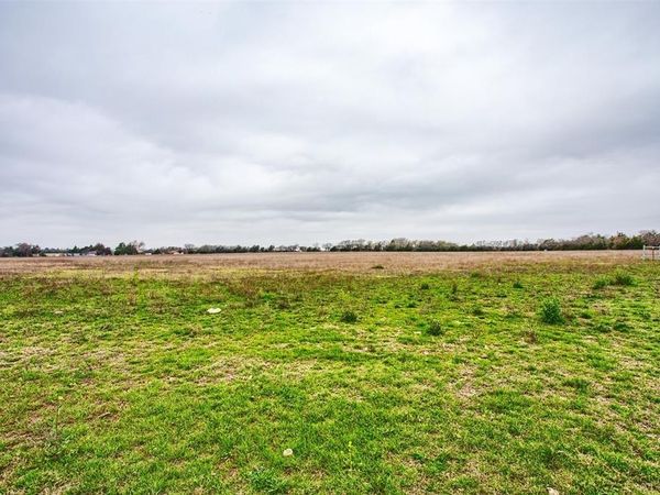 1414 S Bluegrove Road, Lancaster, TX 75146