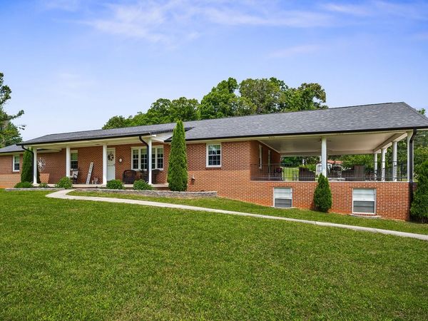 1069 McGregor Ln, Cookeville, TN 38501