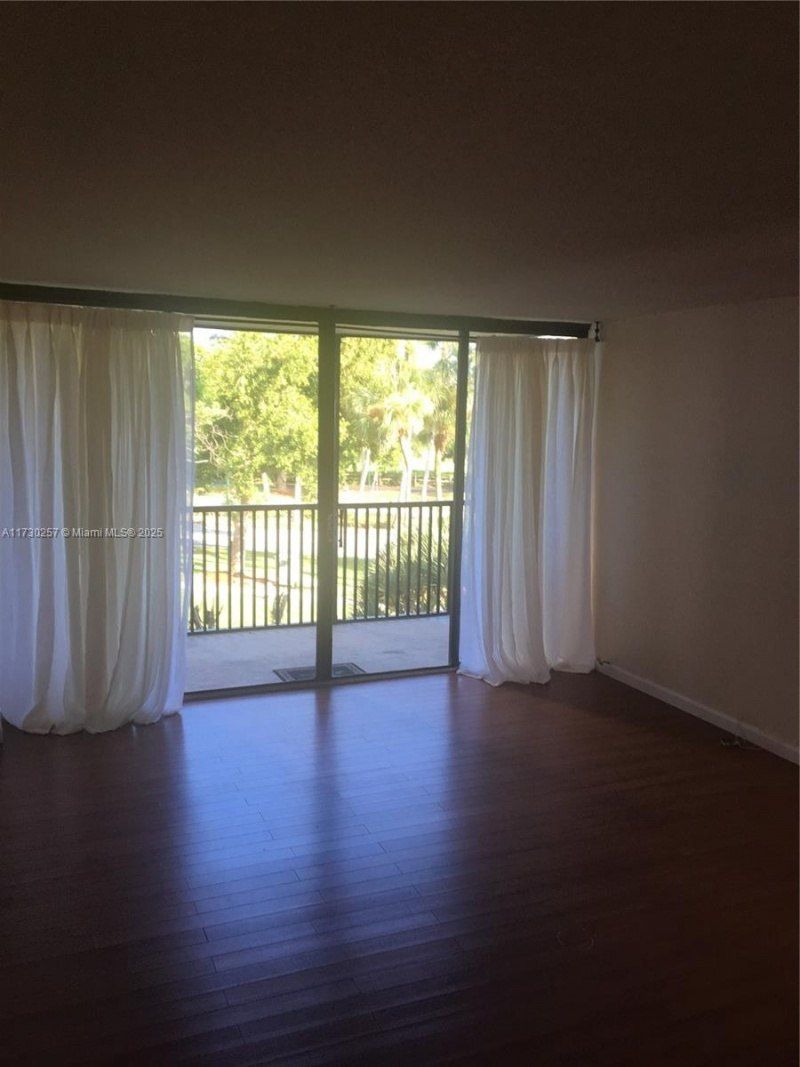 3101 N Country Club Drive, Unit 306, Aventura, FL 33180 Photo