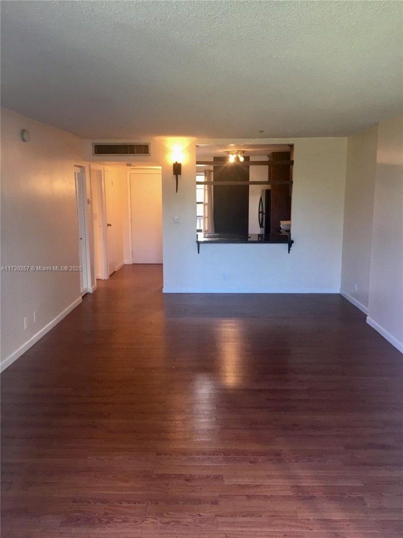 3101 N Country Club Drive, Unit 306, Aventura, FL 33180 Photo