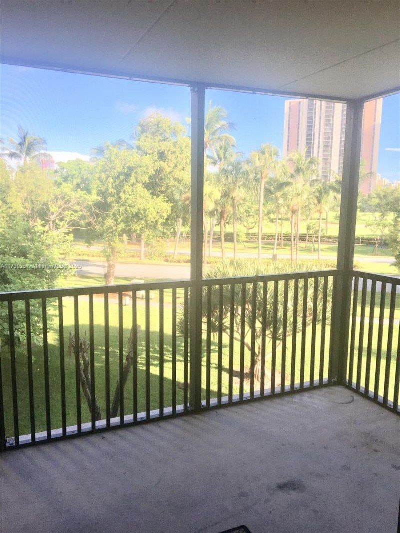 3101 N Country Club Drive, Unit 306, Aventura, FL 33180 Photo