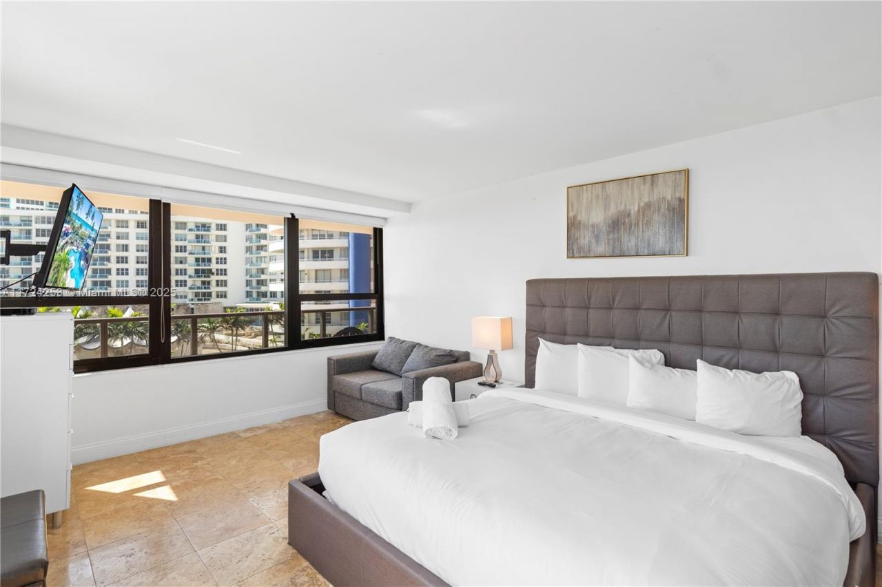 5225 Collins Ave, Unit 501, Miami Beach, FL 33140 Photo