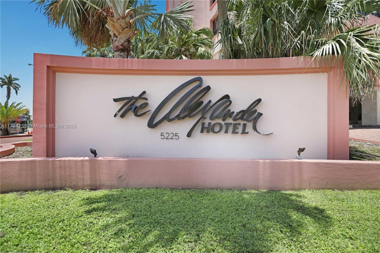 5225 Collins Ave, Unit 501, Miami Beach, FL 33140 Photo