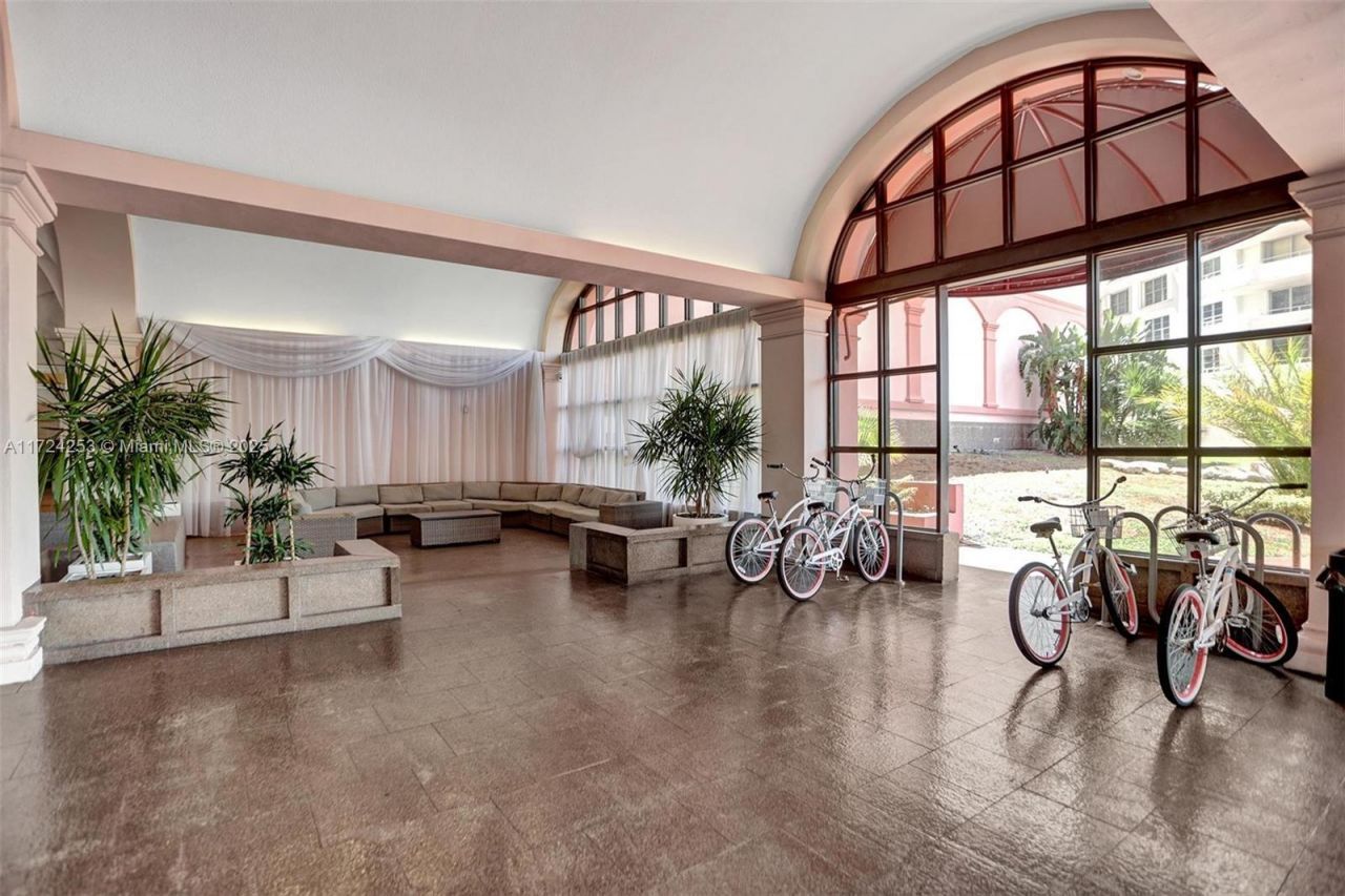 5225 Collins Ave, Unit 501, Miami Beach, FL 33140 Photo