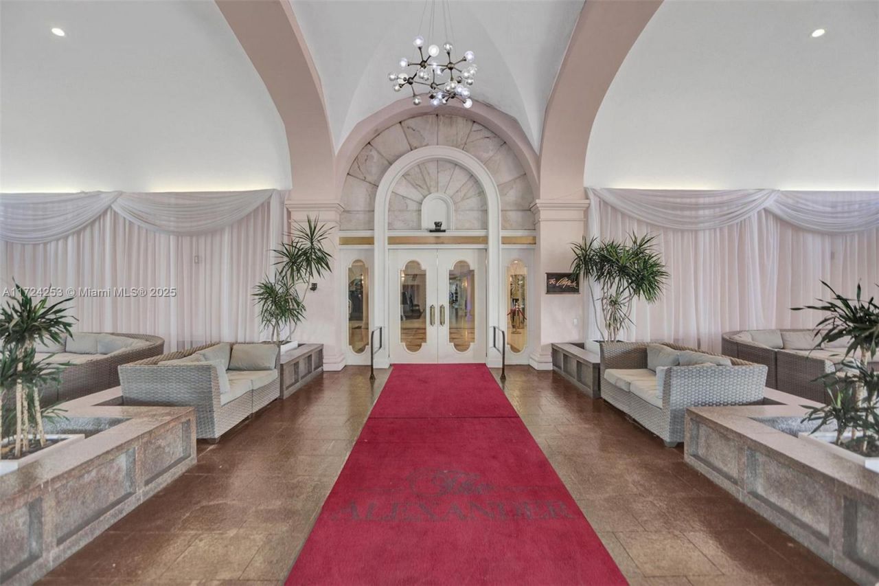 5225 Collins Ave, Unit 501, Miami Beach, FL 33140 Photo