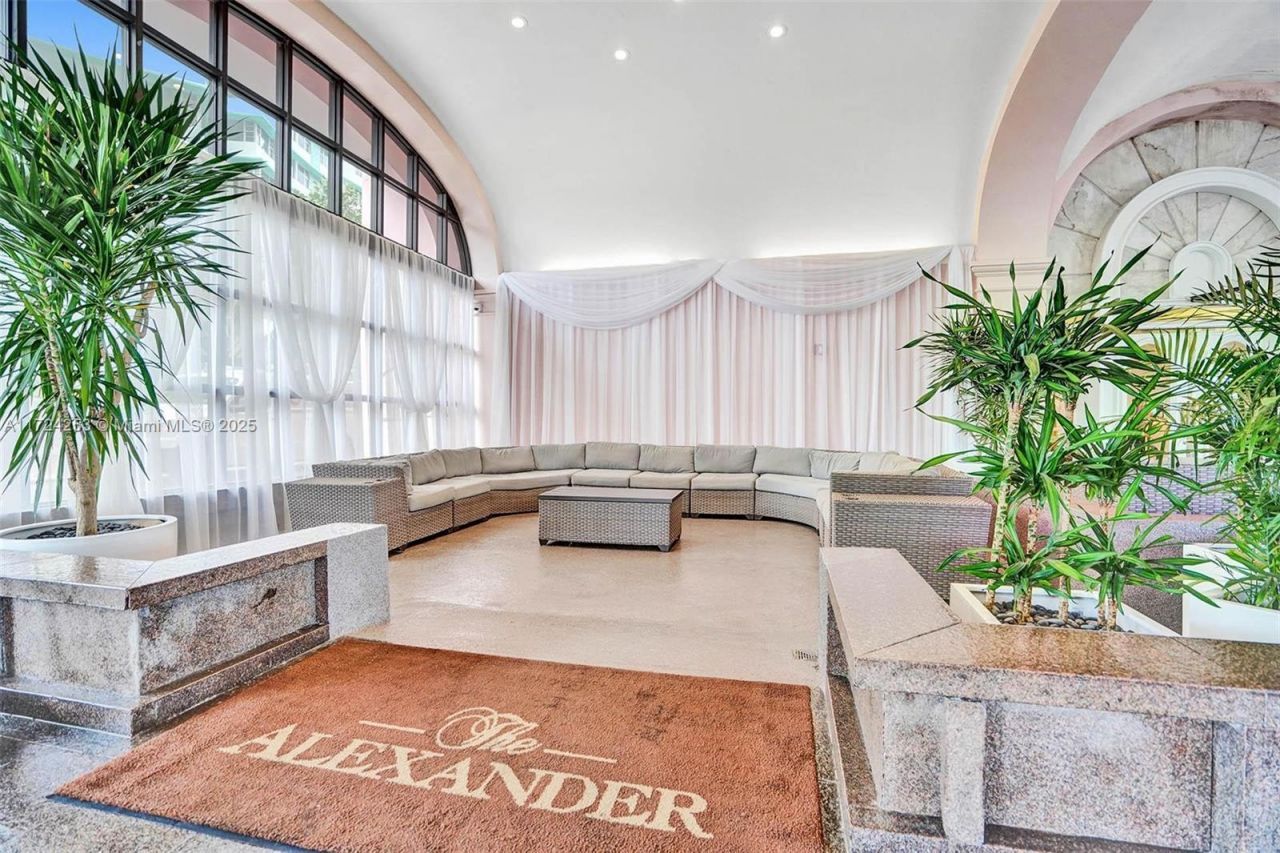 5225 Collins Ave, Unit 501, Miami Beach, FL 33140 Photo