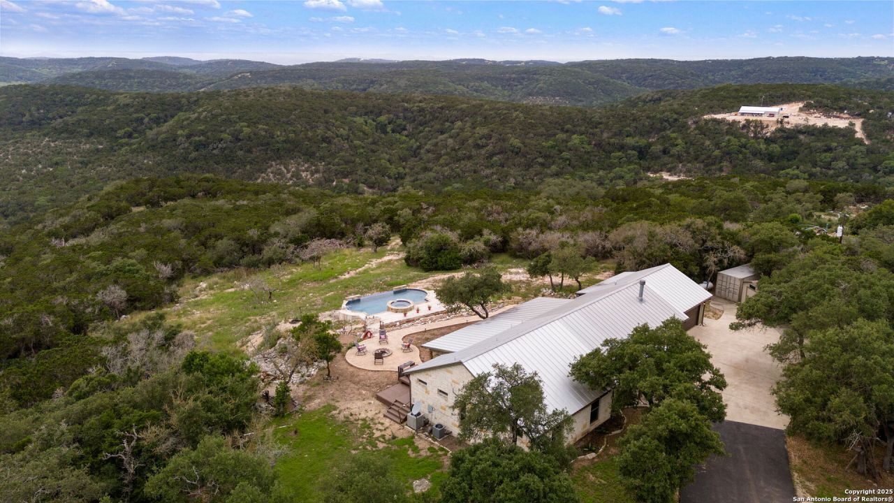 112 Mountain Laurel Ln, Pipe Creek, TX 78063 Main Photo