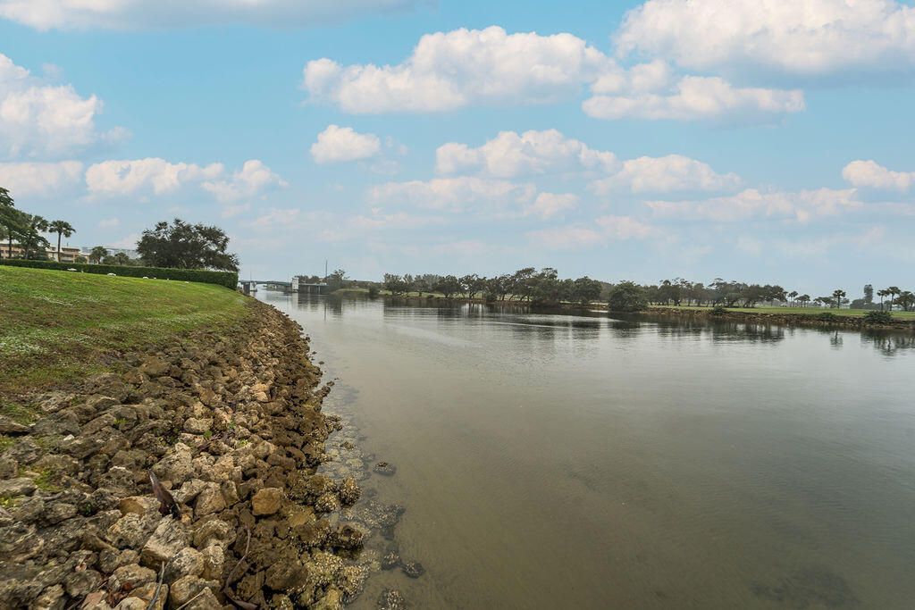 356 Golfview Road, Unit 505, North Palm Beach, FL 33408 Photo