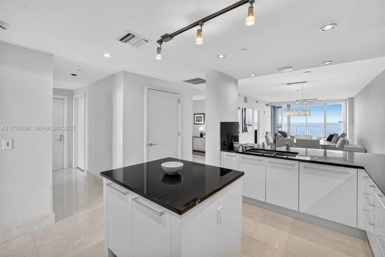 17121 Collins Ave, Unit 3905, Sunny Isles Beach, FL 33160 Photo