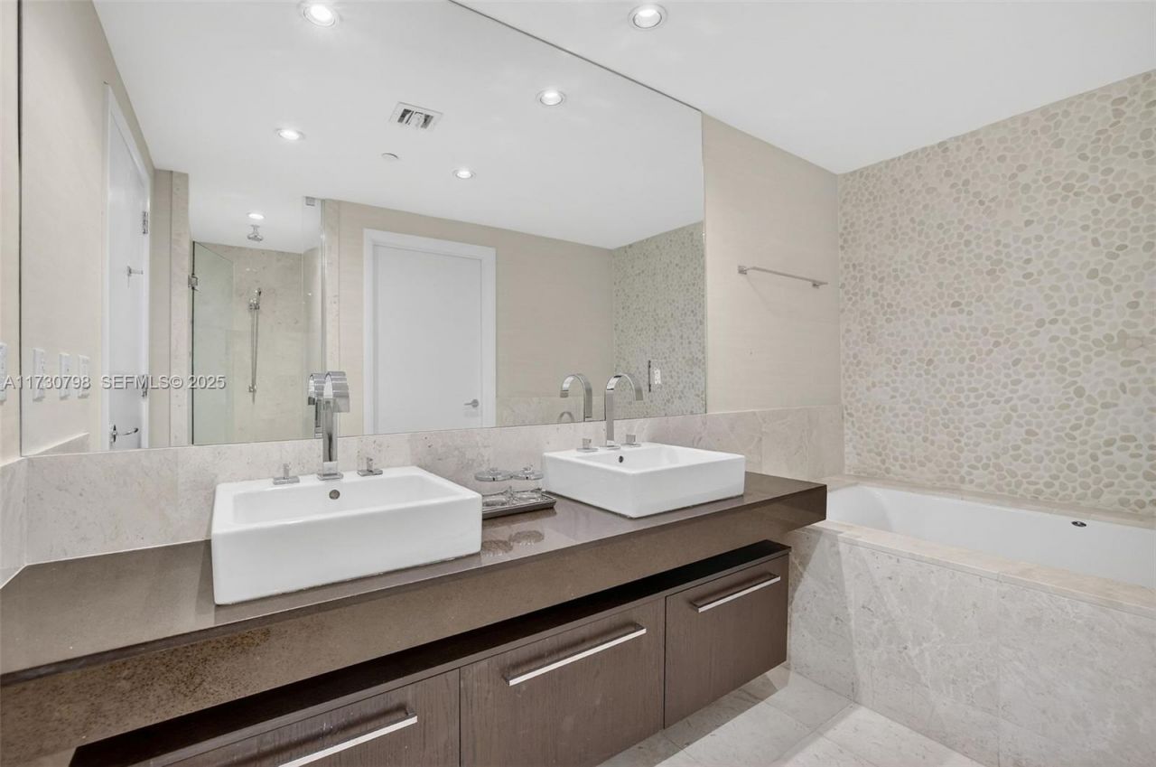 17121 Collins Ave, Unit 3905, Sunny Isles Beach, FL 33160 Photo