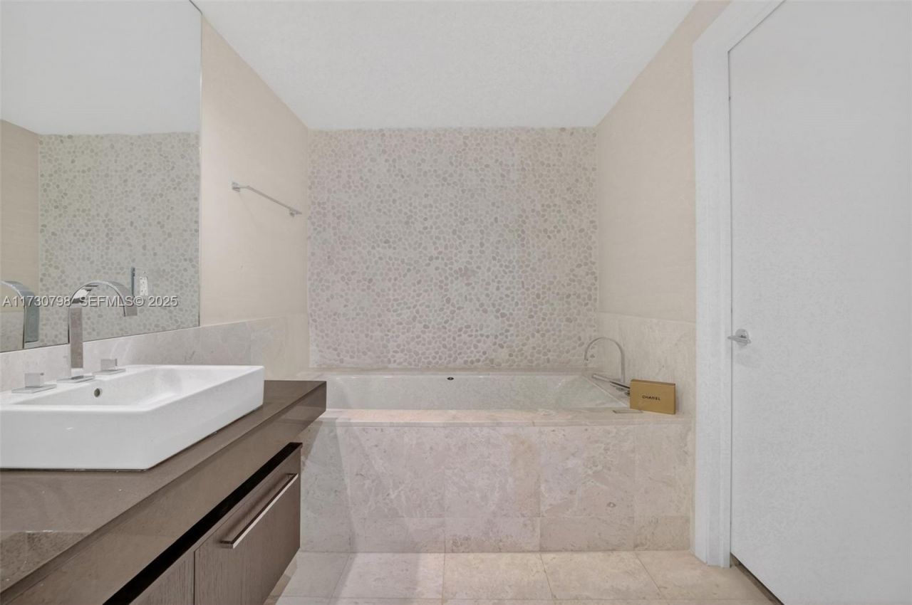 17121 Collins Ave, Unit 3905, Sunny Isles Beach, FL 33160 Photo