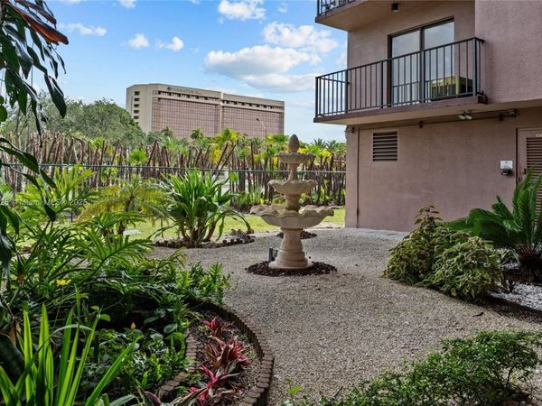 605 NW 72nd Ave, Unit 406, Miami, FL 33126