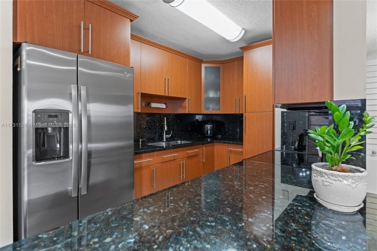 605 NW 72nd Ave, Unit 406, Miami, FL 33126 Photo