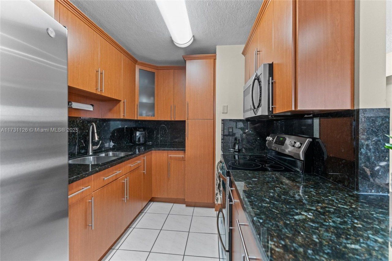 605 NW 72nd Ave, Unit 406, Miami, FL 33126 Photo