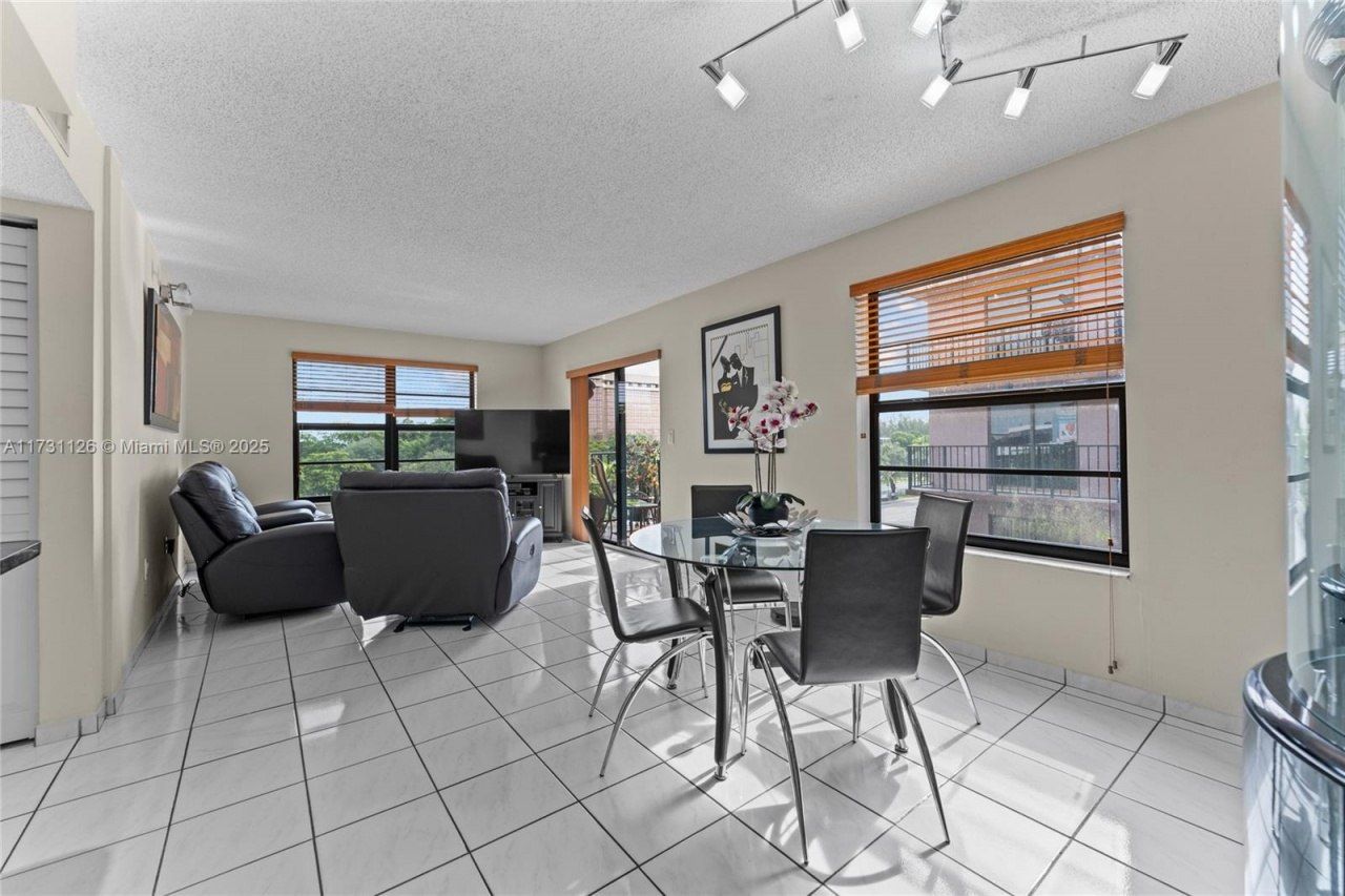 605 NW 72nd Ave, Unit 406, Miami, FL 33126 Photo