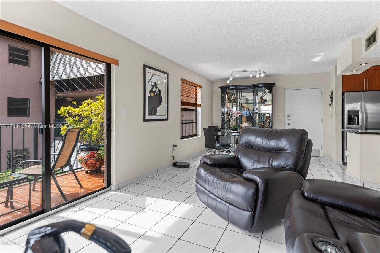 605 NW 72nd Ave, Unit 406, Miami, FL 33126 Photo