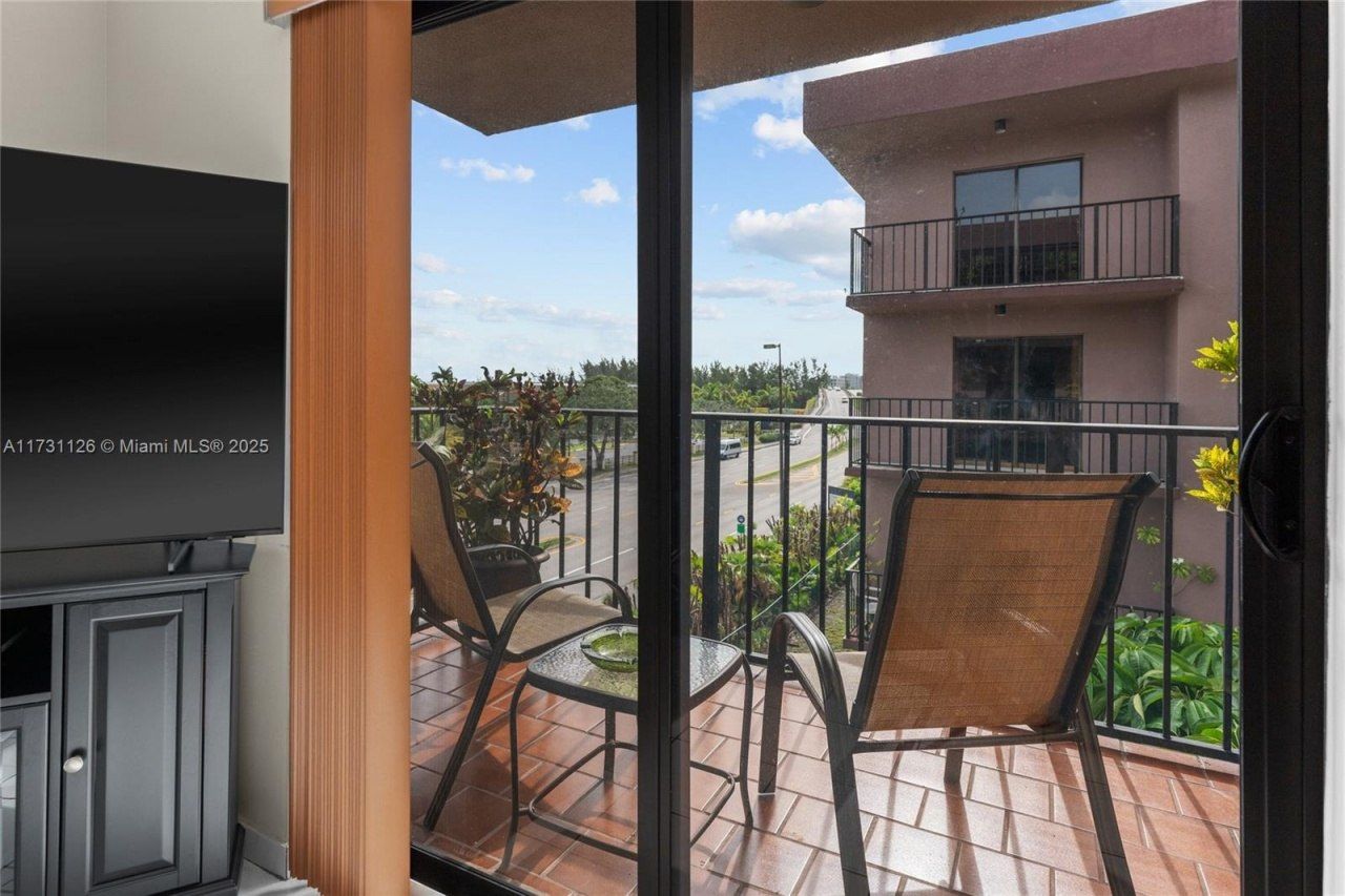 605 NW 72nd Ave, Unit 406, Miami, FL 33126 Photo