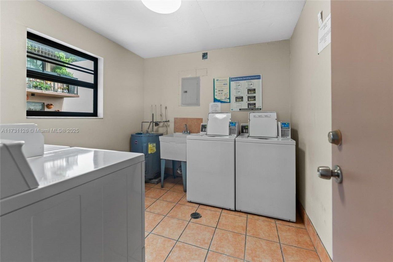 605 NW 72nd Ave, Unit 406, Miami, FL 33126 Photo