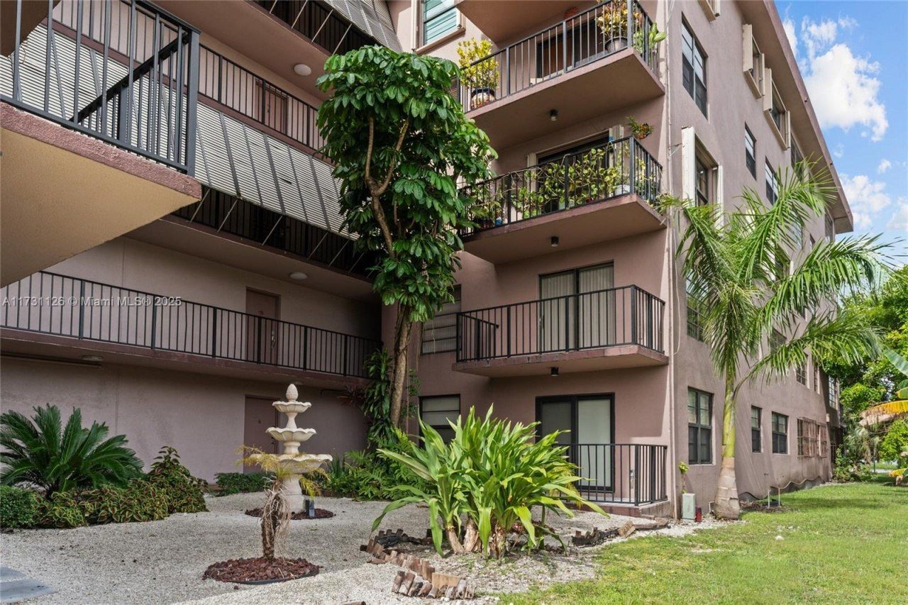 605 NW 72nd Ave, Unit 406, Miami, FL 33126 Photo