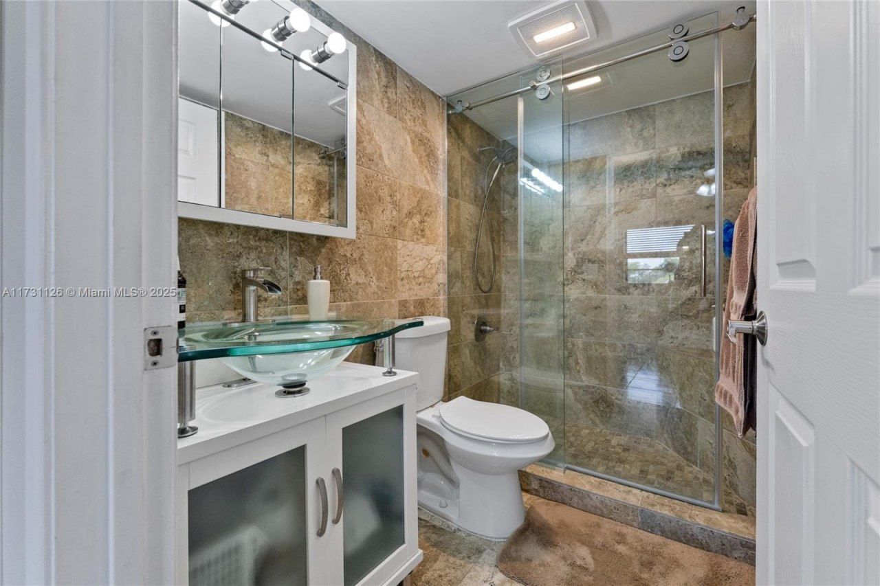 605 NW 72nd Ave, Unit 406, Miami, FL 33126 Photo