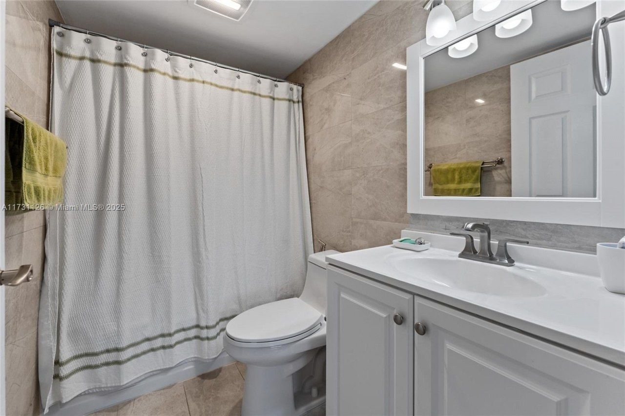 605 NW 72nd Ave, Unit 406, Miami, FL 33126 Photo