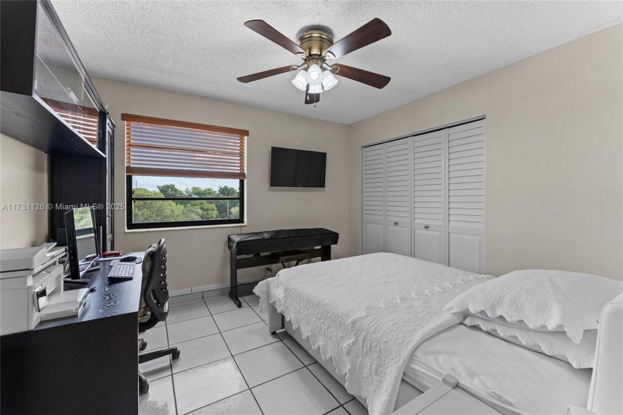 605 NW 72nd Ave, Unit 406, Miami, FL 33126 Photo