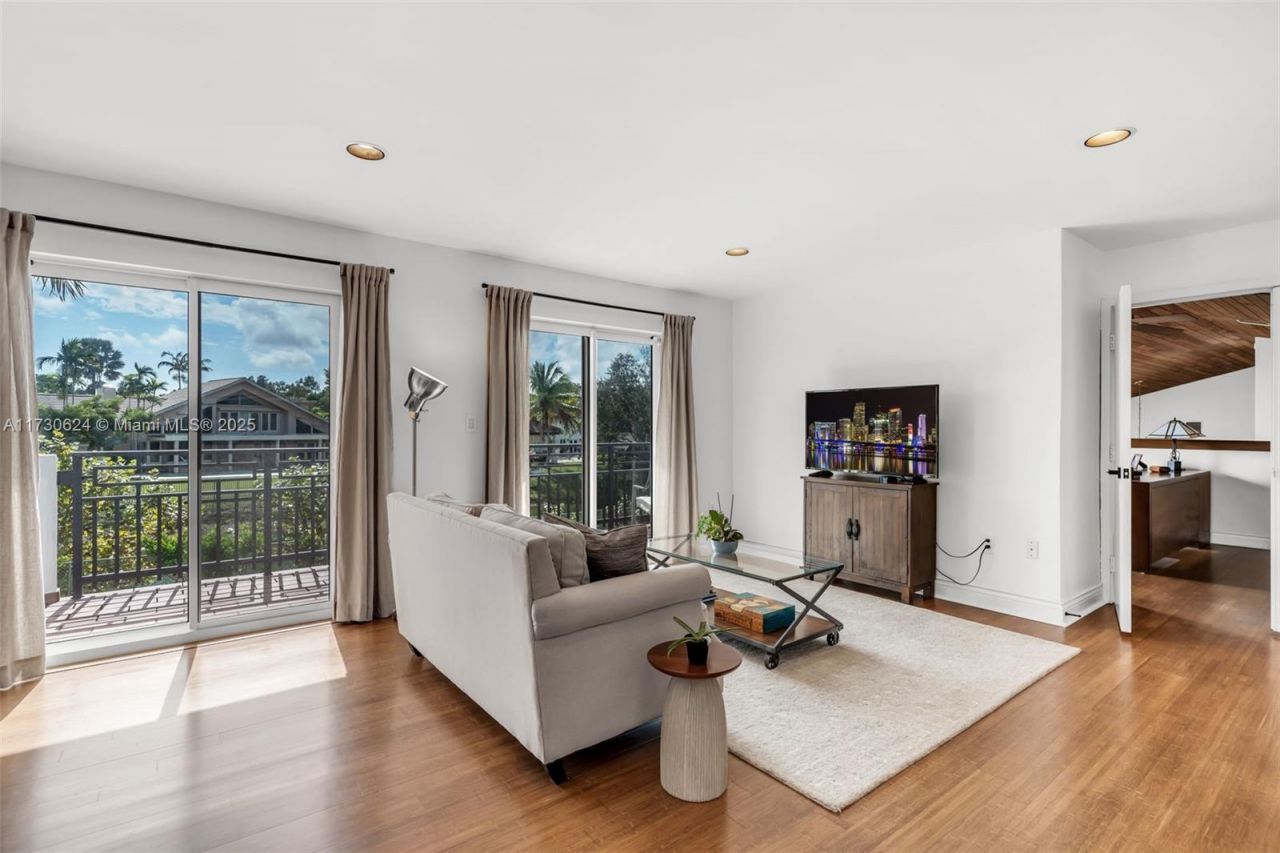 9260 SW 101 St, Miami, FL 33176 Photo