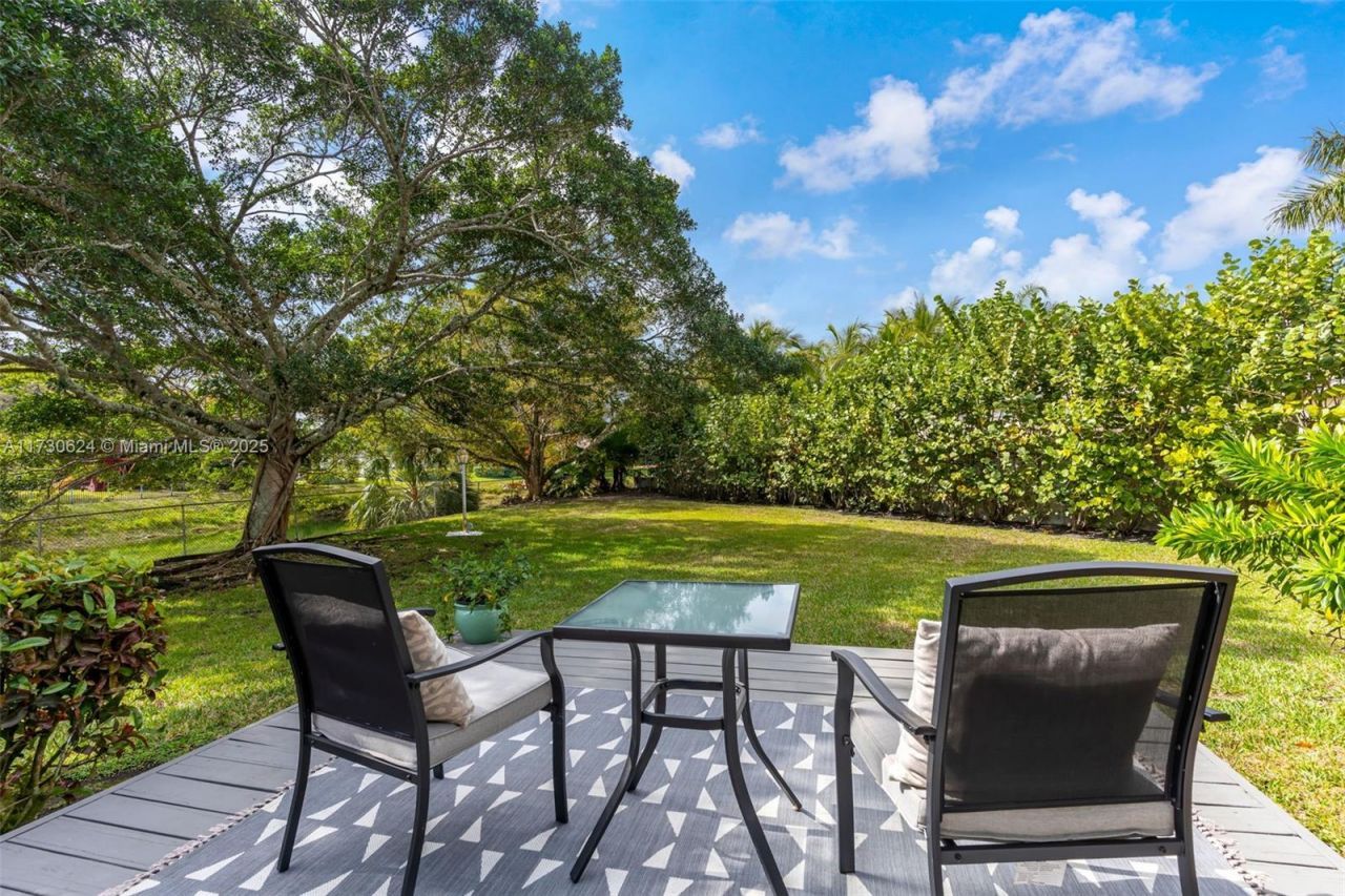 9260 SW 101 St, Miami, FL 33176 Photo