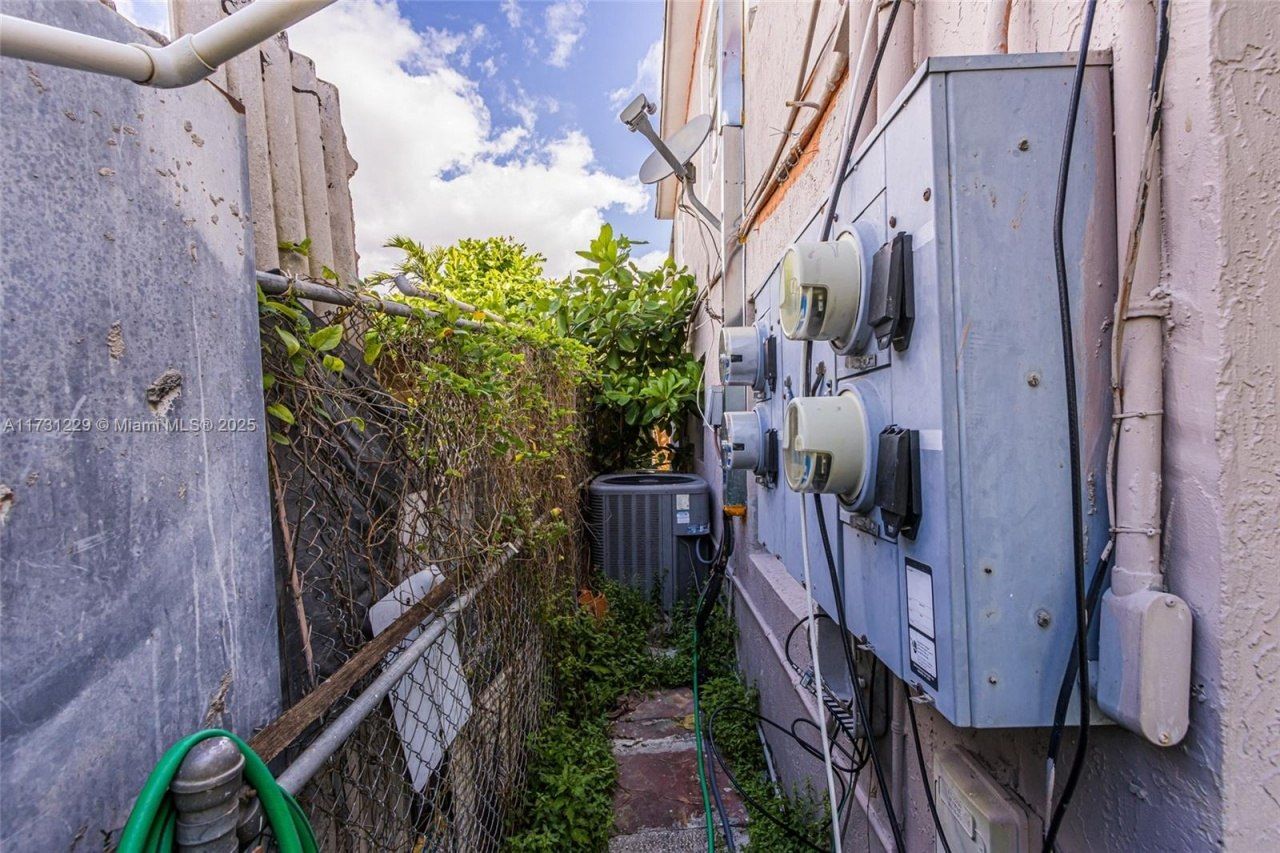 1865 NW 16th St, Miami, FL 33125 Photo