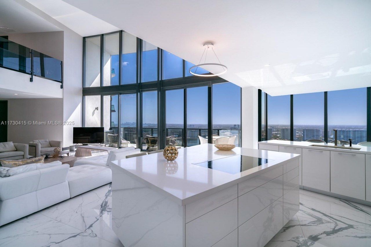 18555 Collins Ave, Unit 4203, Sunny Isles Beach, FL 33160 Photo