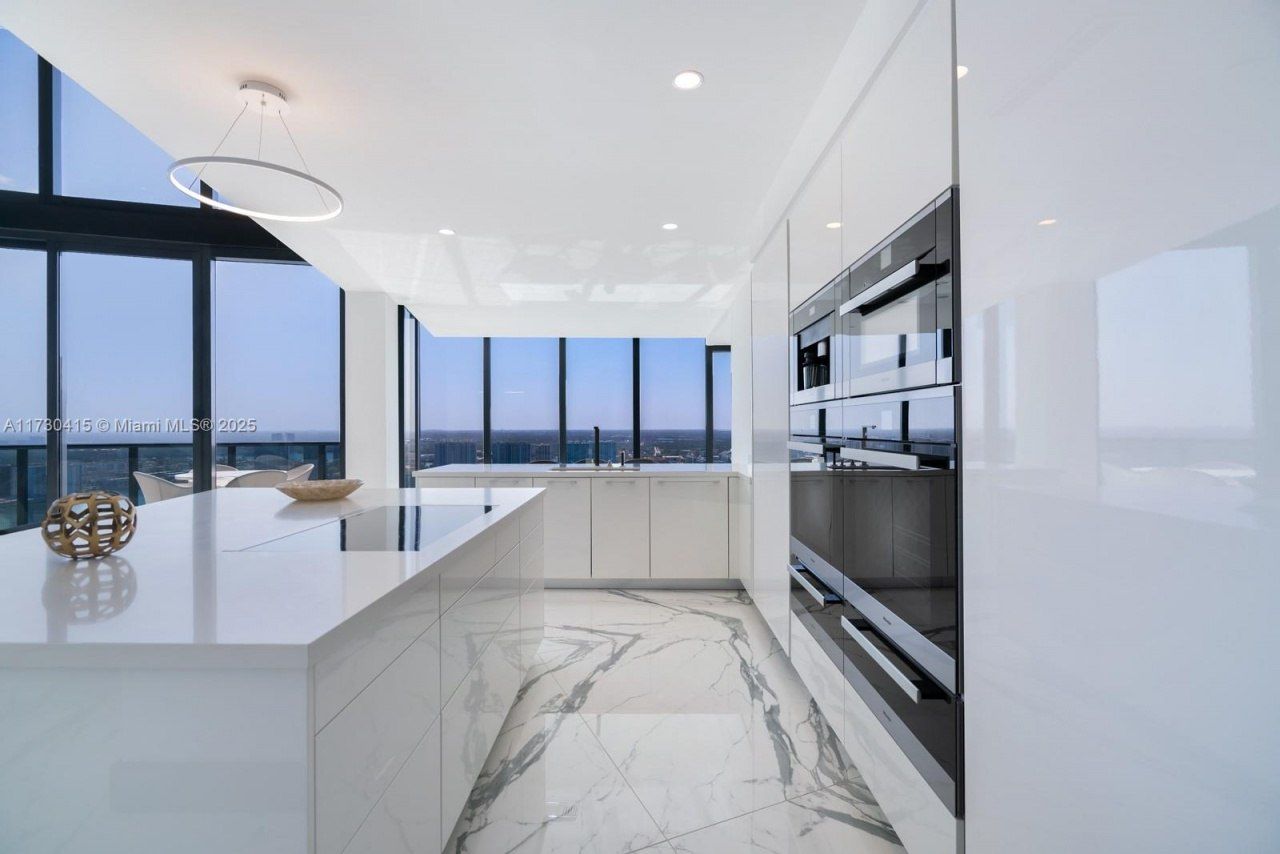 18555 Collins Ave, Unit 4203, Sunny Isles Beach, FL 33160 Photo