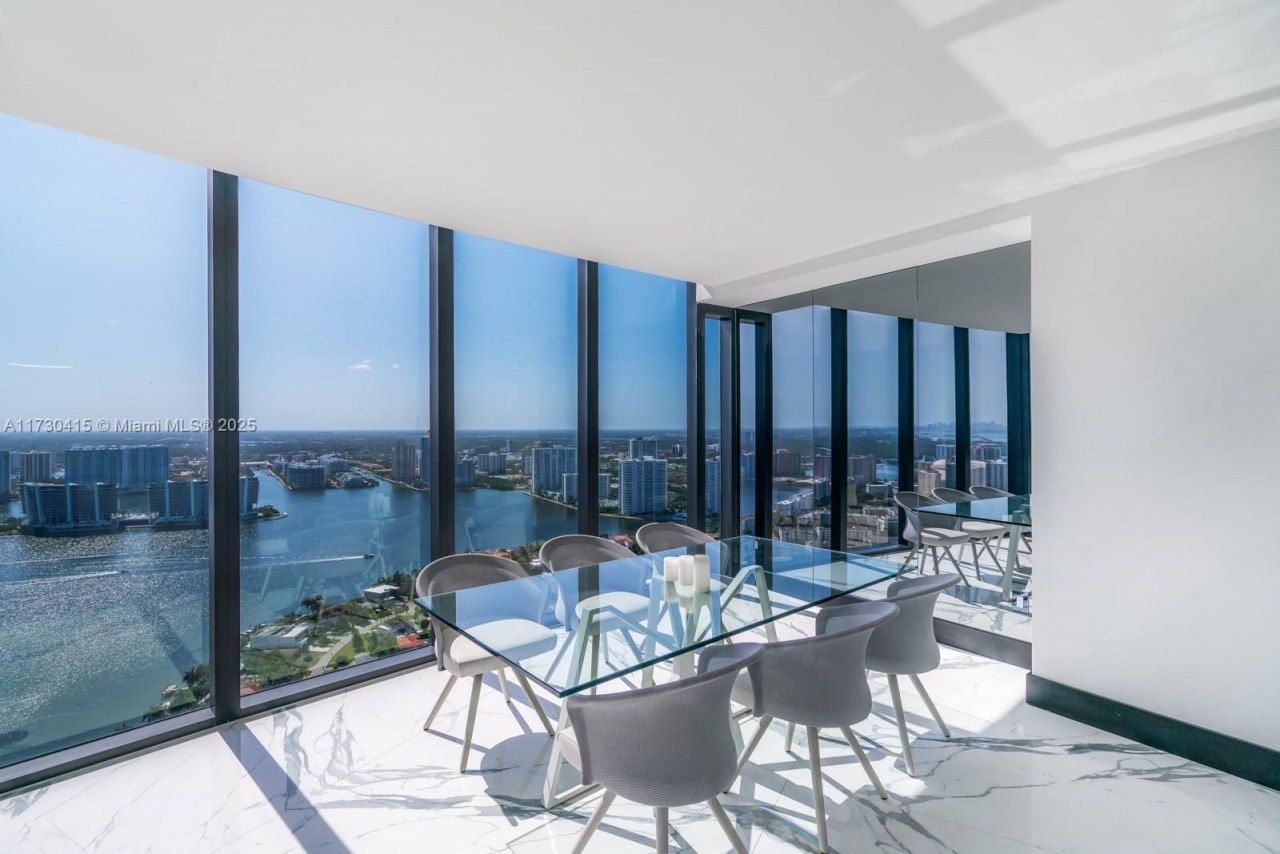 18555 Collins Ave, Unit 4203, Sunny Isles Beach, FL 33160 Photo