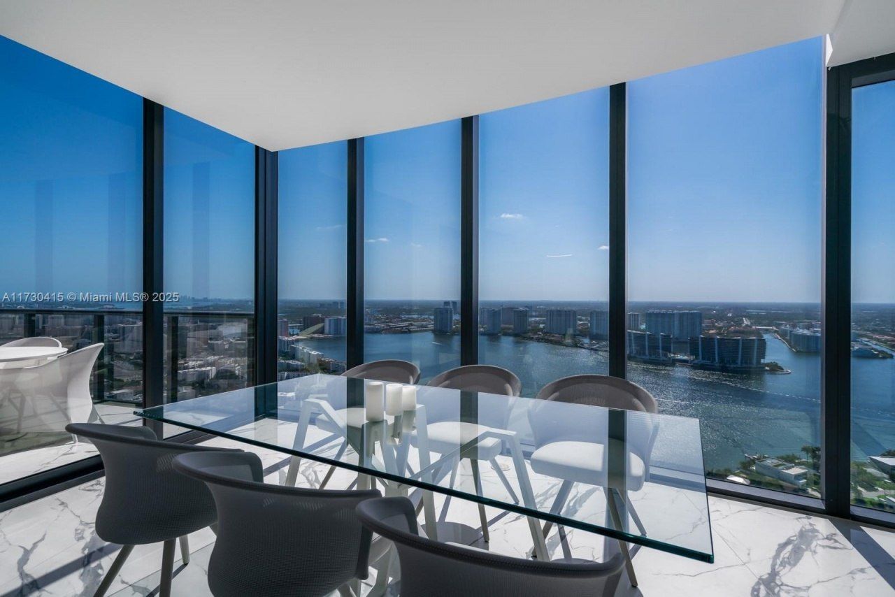 18555 Collins Ave, Unit 4203, Sunny Isles Beach, FL 33160 Photo