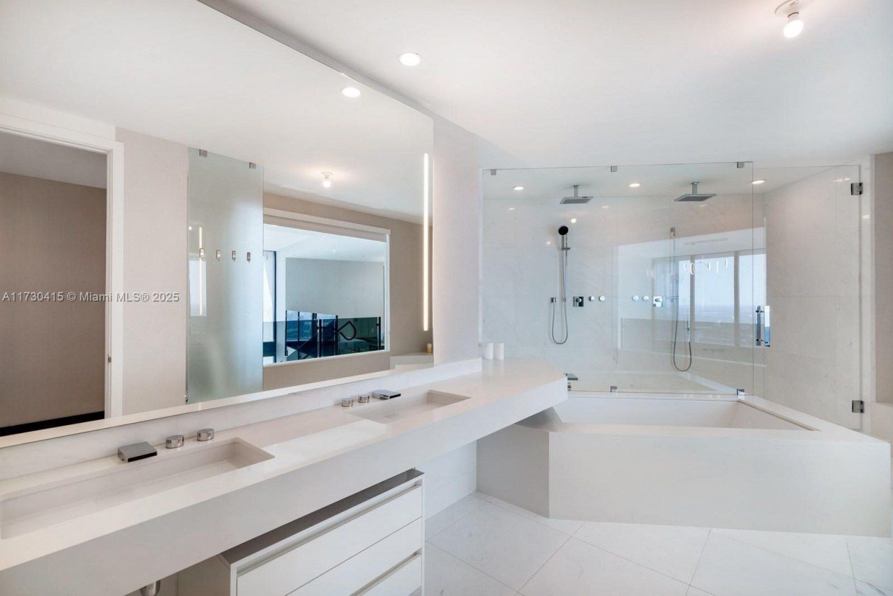 18555 Collins Ave, Unit 4203, Sunny Isles Beach, FL 33160 Photo