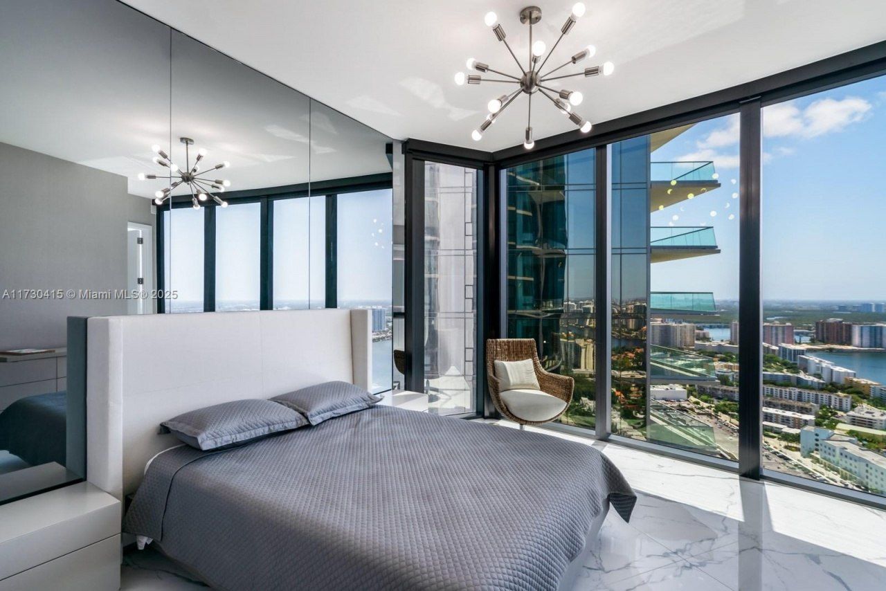 18555 Collins Ave, Unit 4203, Sunny Isles Beach, FL 33160 Photo