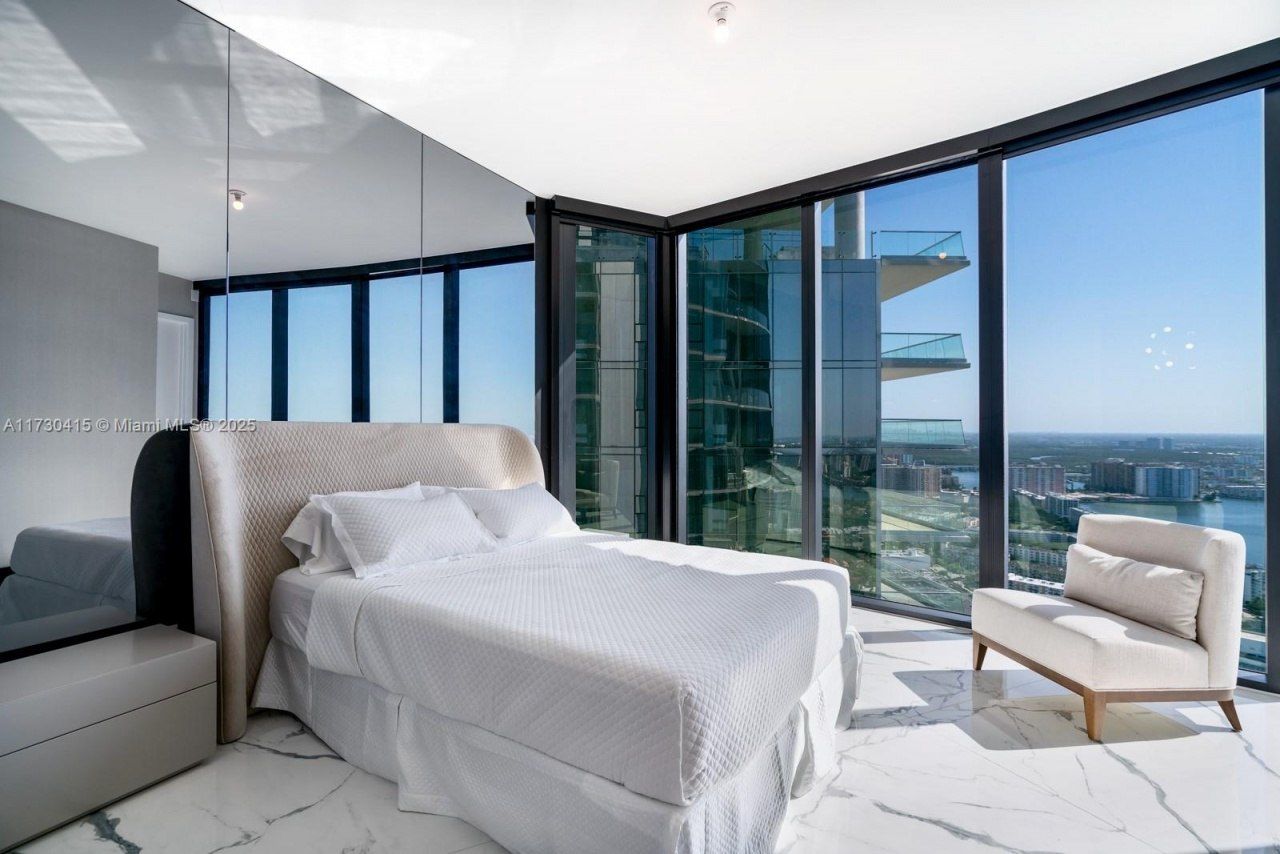 18555 Collins Ave, Unit 4203, Sunny Isles Beach, FL 33160 Photo