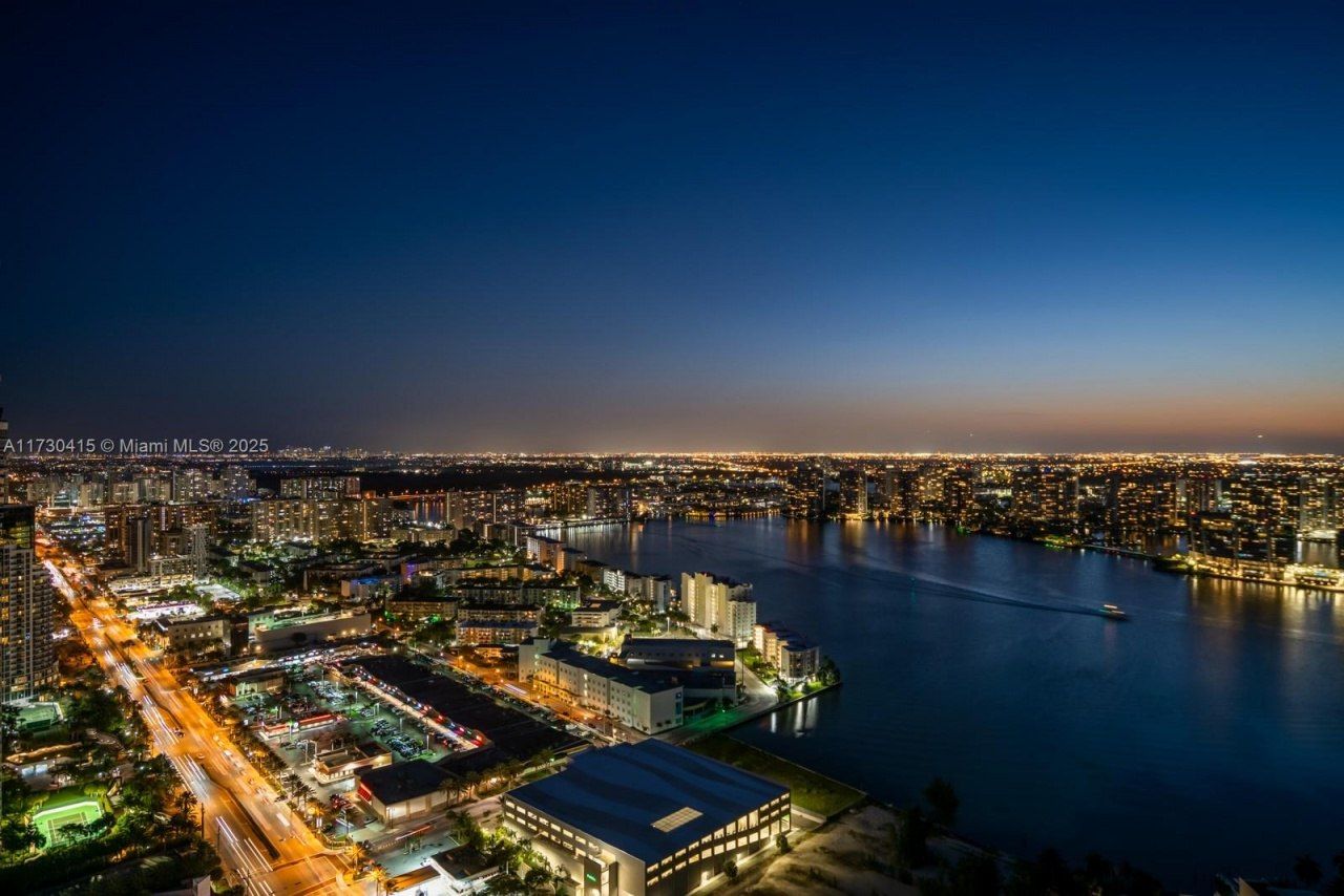 18555 Collins Ave, Unit 4203, Sunny Isles Beach, FL 33160 Photo