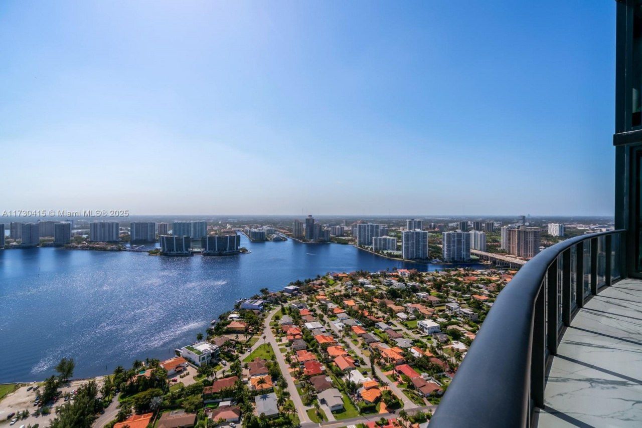 18555 Collins Ave, Unit 4203, Sunny Isles Beach, FL 33160 Photo