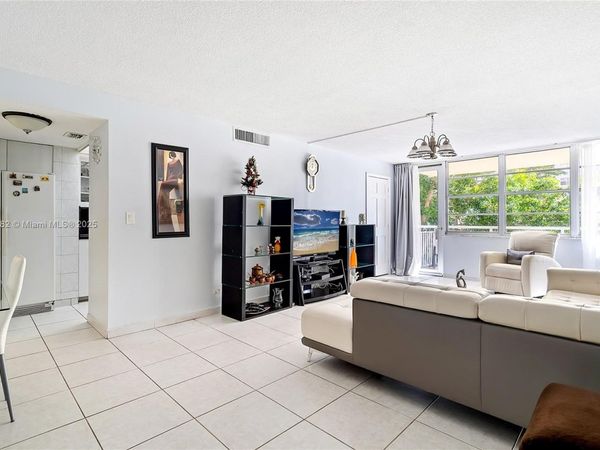 251 174, Unit 107, Sunny Isles Beach, FL 33160