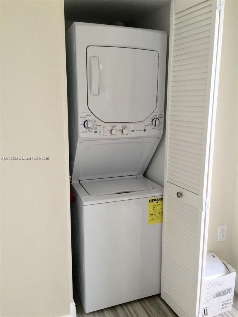 17878 N Bay Rd, Unit 201, Sunny Isles Beach, FL 33160 Photo