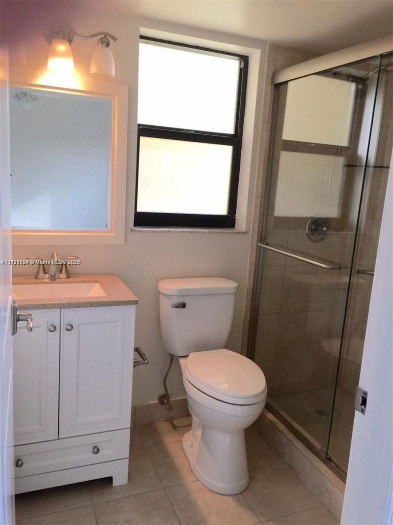 17878 N Bay Rd, Unit 201, Sunny Isles Beach, FL 33160 Photo